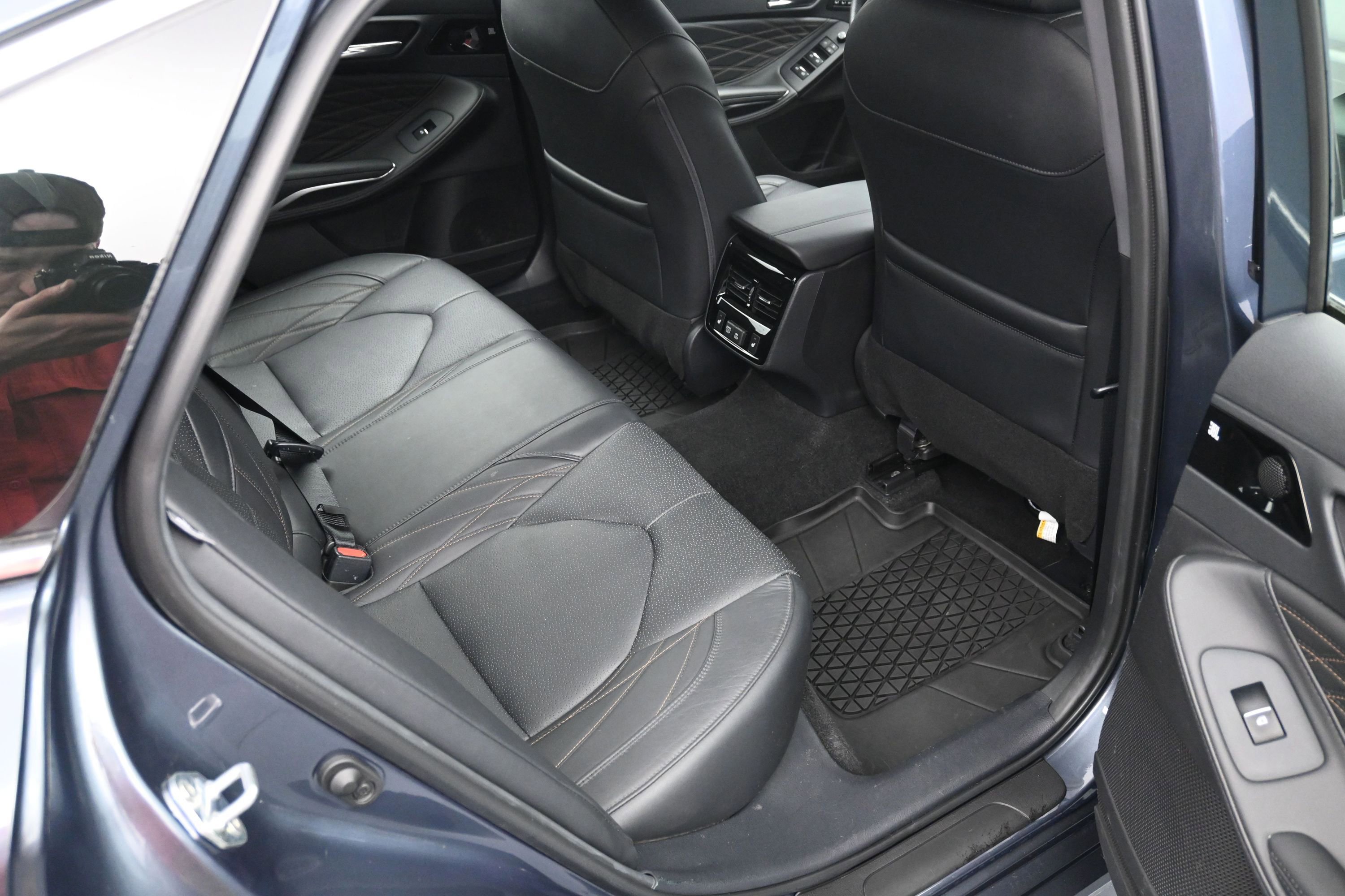 Used 2022 Toyota Avalon Limited w/ Advanced Safety Package FWD image 10