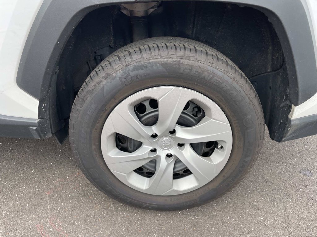 Used 2024 Toyota RAV4 LE AWD/4WD image 9