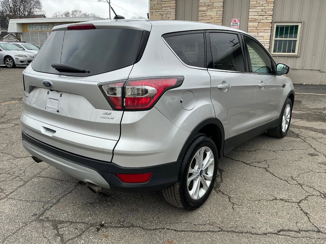 Used 2017 Ford Escape SE image 3