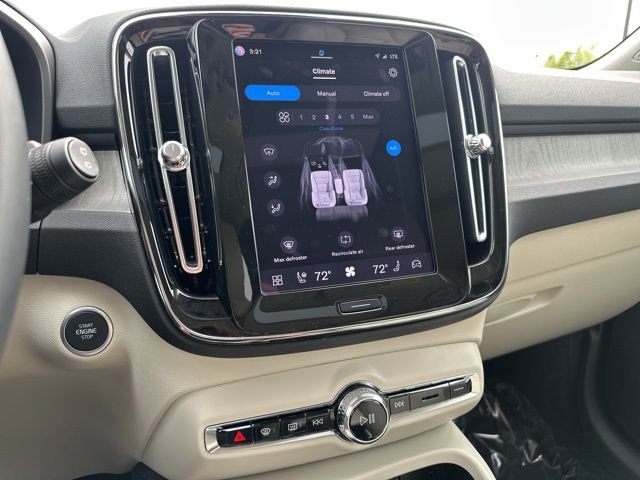 Certified 2023 Volvo XC40 B5 Plus w/ Climate Package AWD/4WD image 19