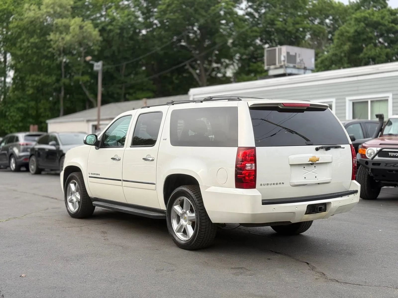 Used 2014 Chevrolet Suburban LTZ AWD/4WD image 7