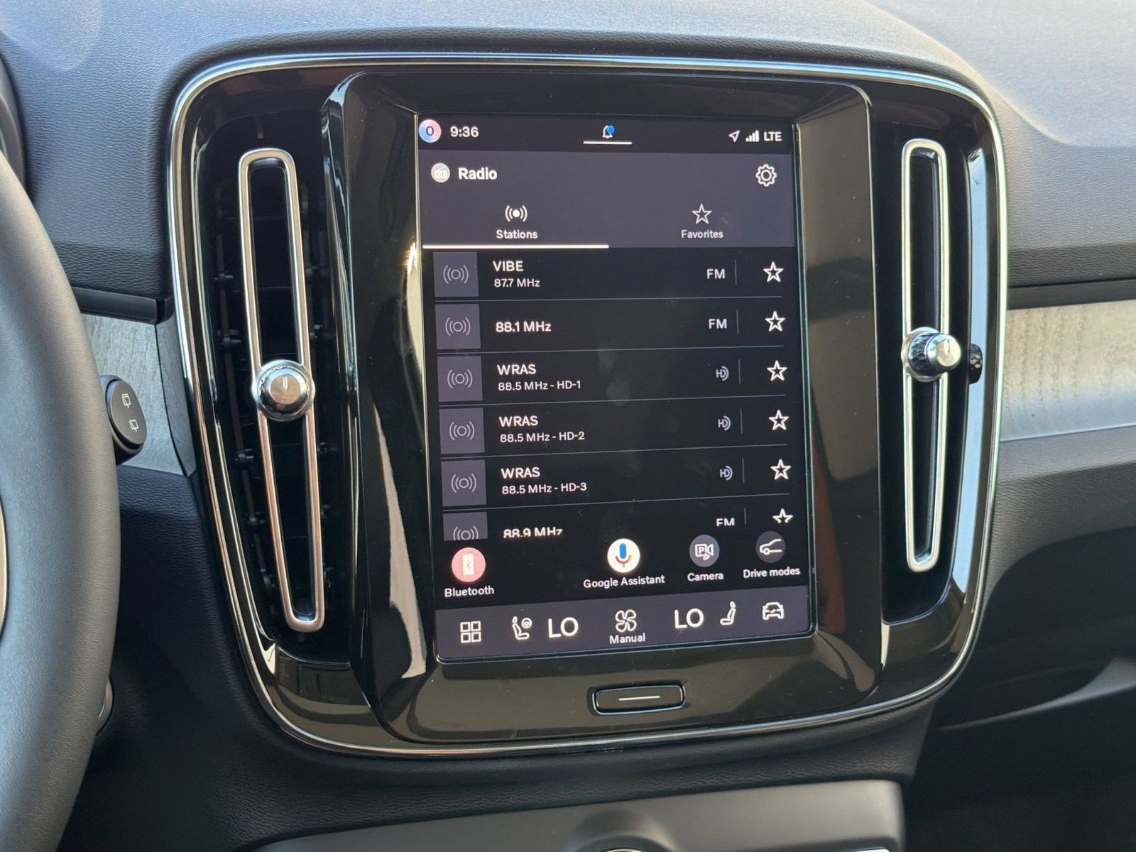 New 2026 Volvo XC40 B4 Core w/ Climate Package FWD image 22