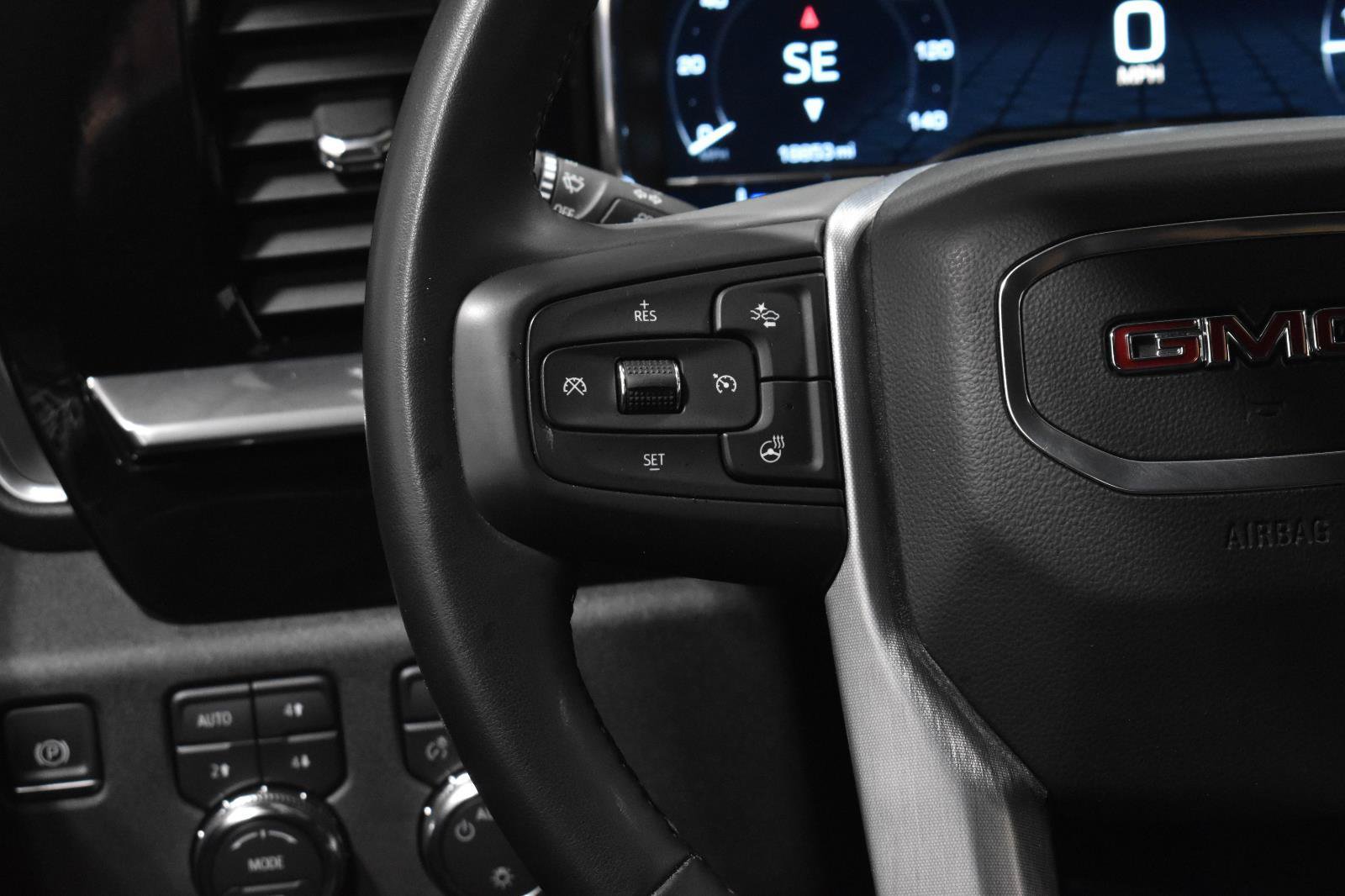 Used 2024 GMC Sierra 1500 SLE w/ Preferred Package AWD/4WD image 10