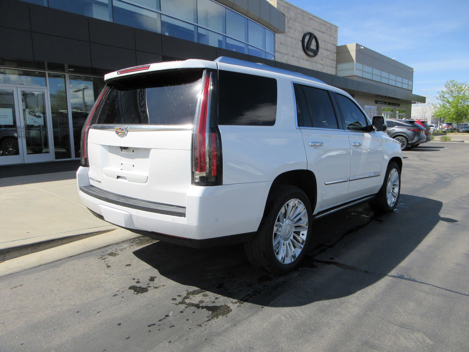 Used 2019 Cadillac Escalade Platinum image 10