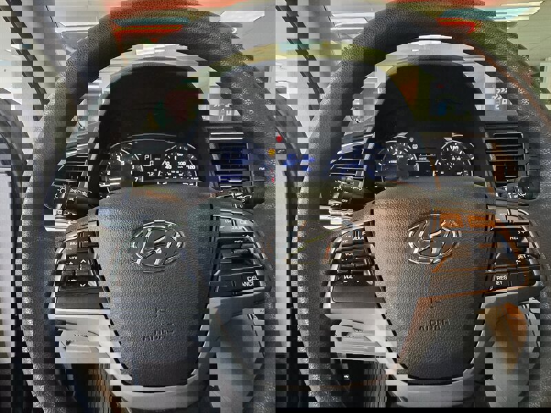 Used 2017 Hyundai Elantra SE image 23