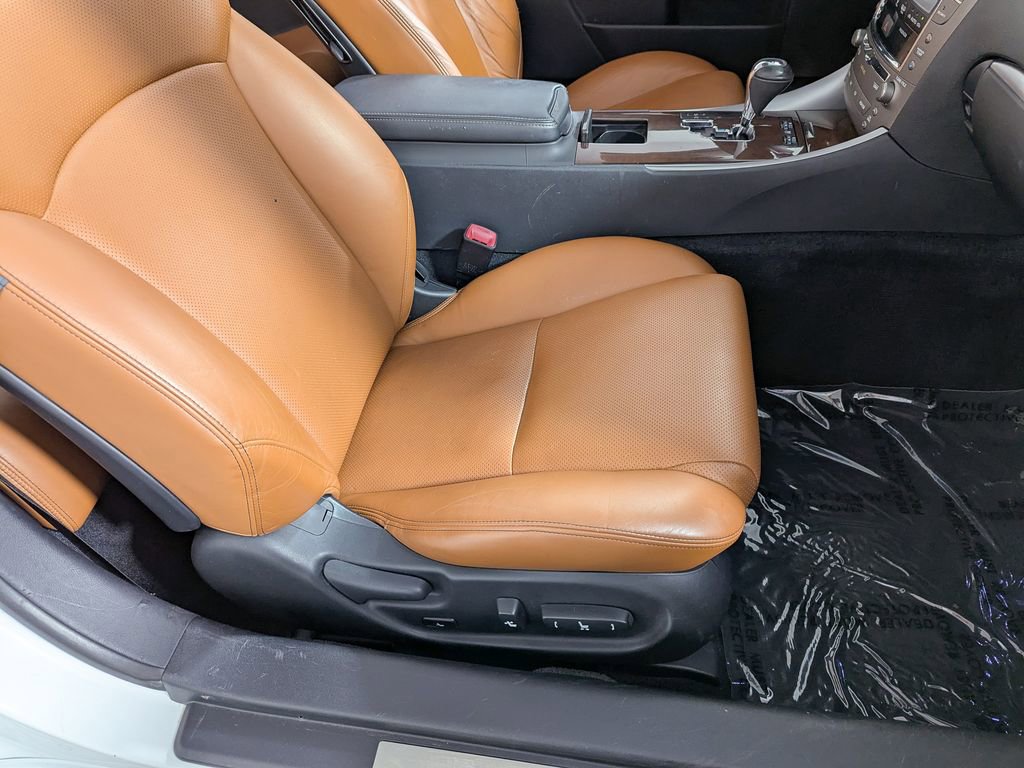Used 2012 Lexus IS 350C w/ Luxury Pkg RWD image 8