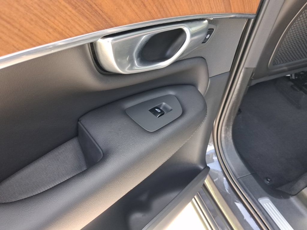 Certified 2023 Volvo XC90 B6 Plus AWD/4WD image 12
