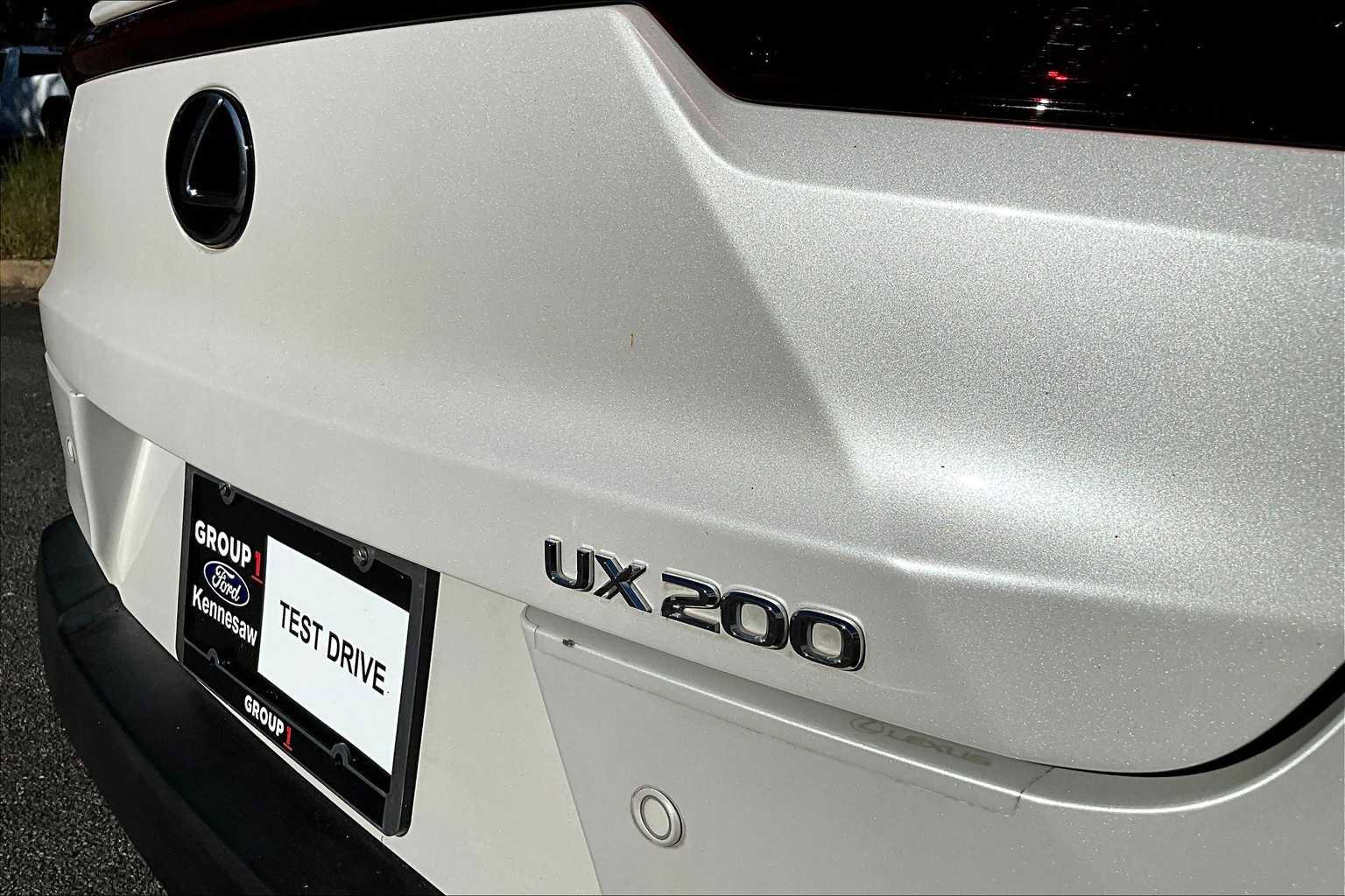 Used 2022 Lexus UX 200 w/ Premium Package image 9