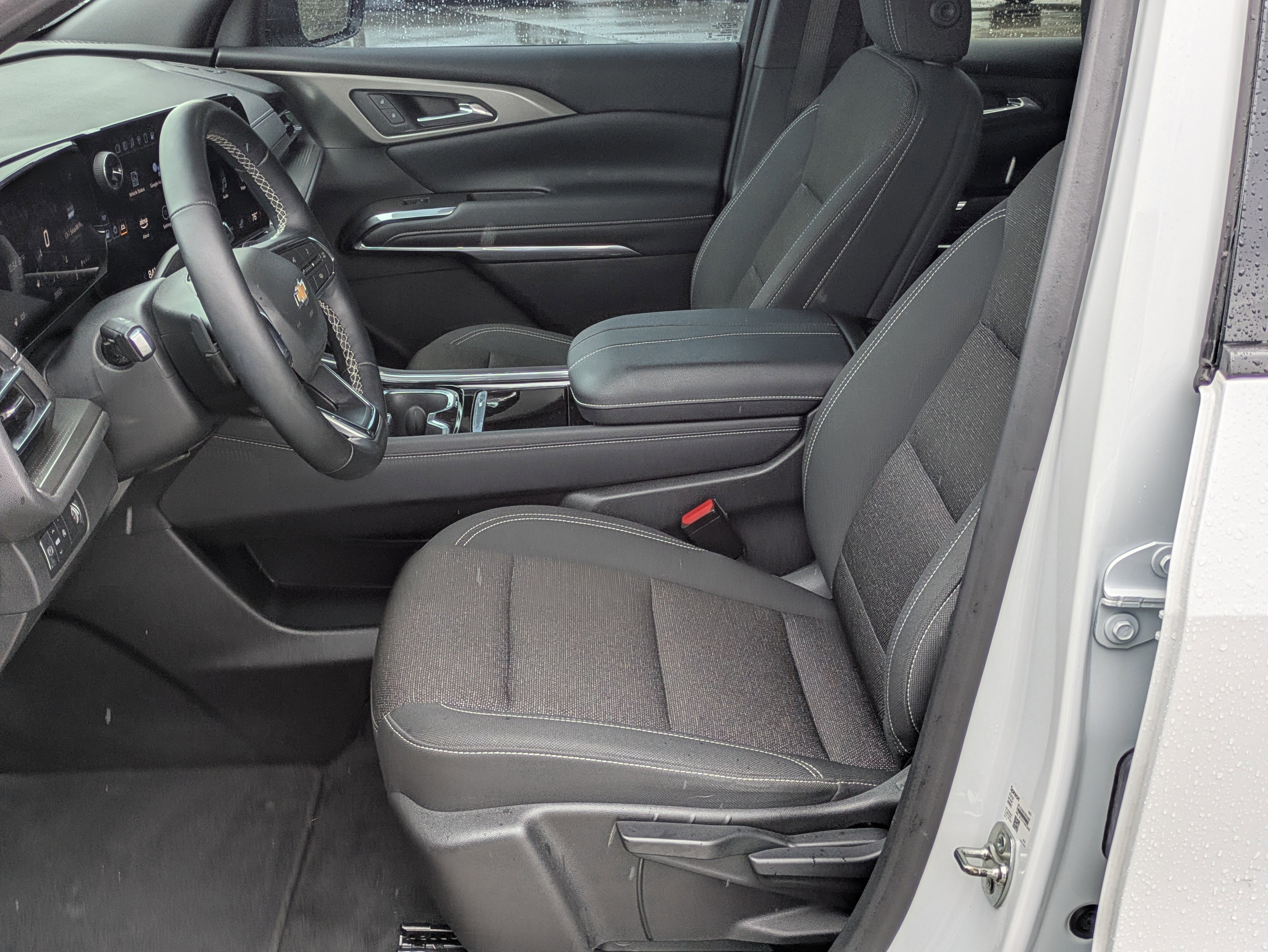 Used 2024 Chevrolet Traverse LS FWD image 11
