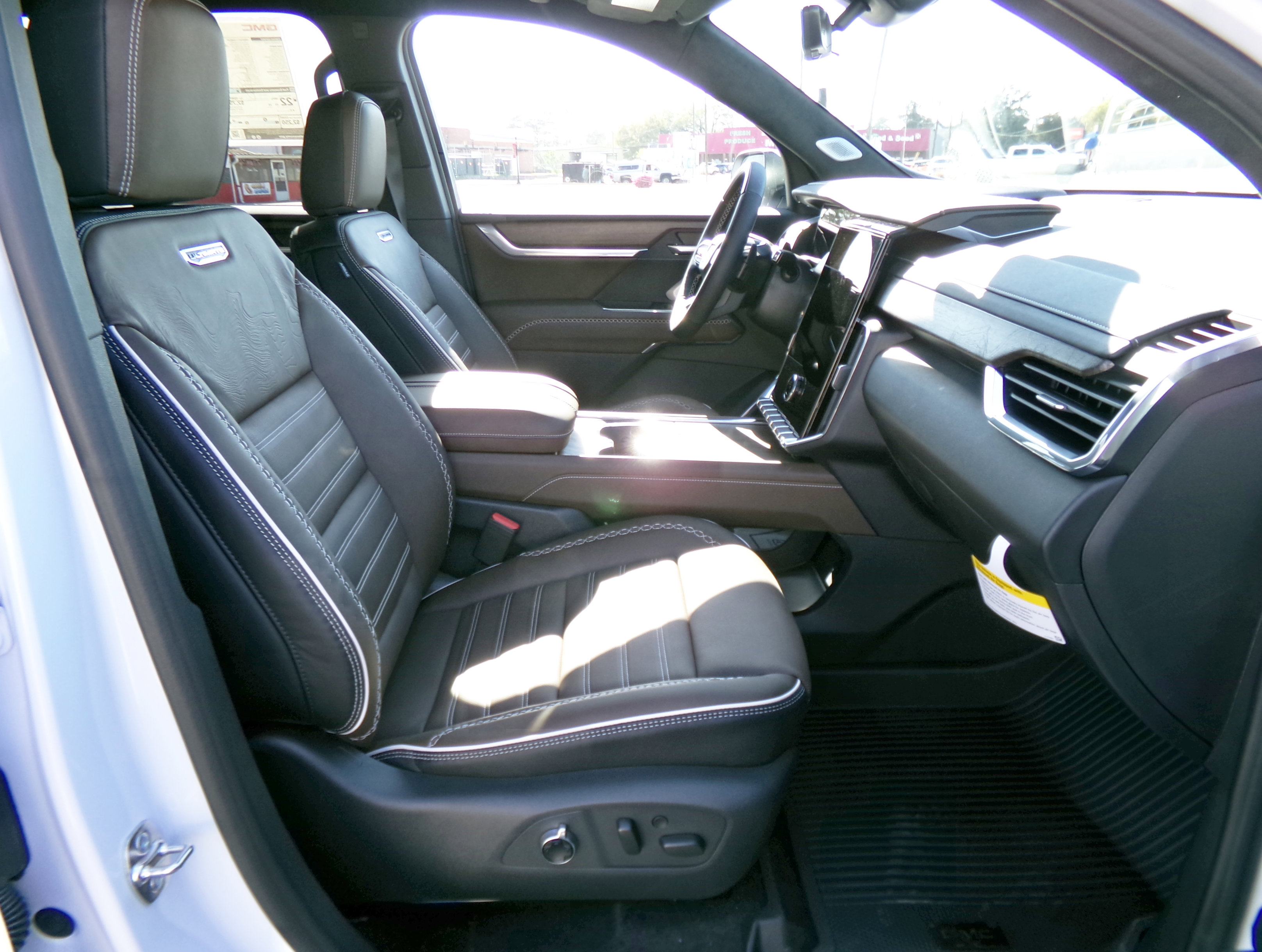 New 2026 GMC Acadia Denali Ultimate w/ LPO, Floor Liner Package image 14