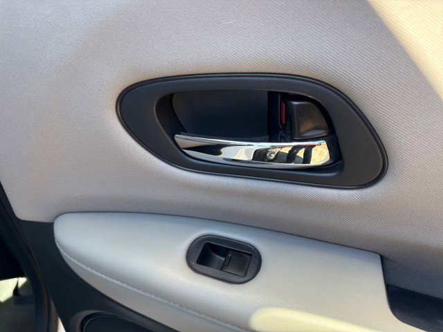 Used 2018 Honda HR-V LX image 36