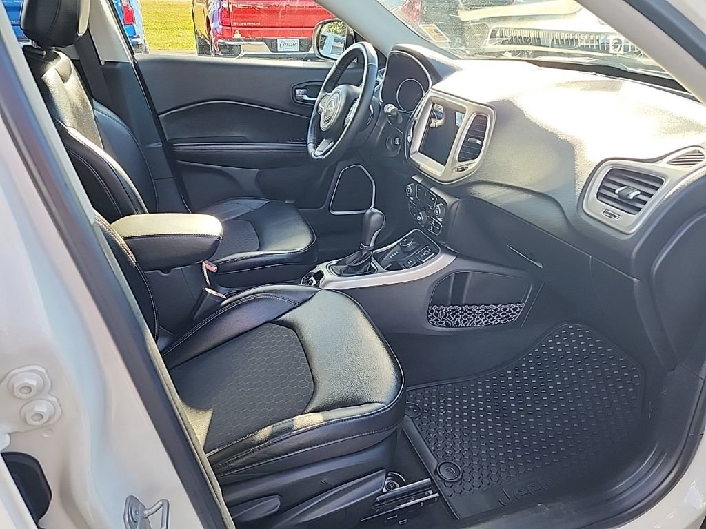 Used 2018 Jeep Compass Latitude w/ Popular Equipment Group image 14