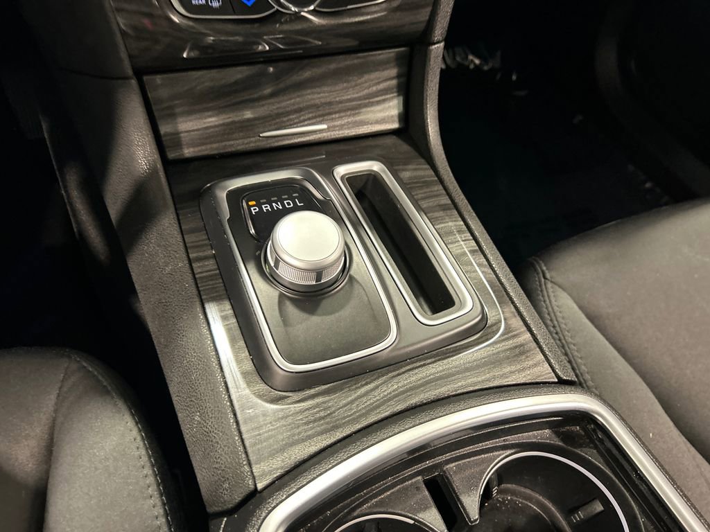 Used 2022 Chrysler 300 Touring w/ Sport Appearance Package image 25