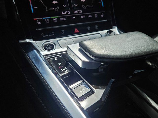Used 2023 Audi e-tron Premium Plus w/ Premium Plus Package AWD/4WD image 13