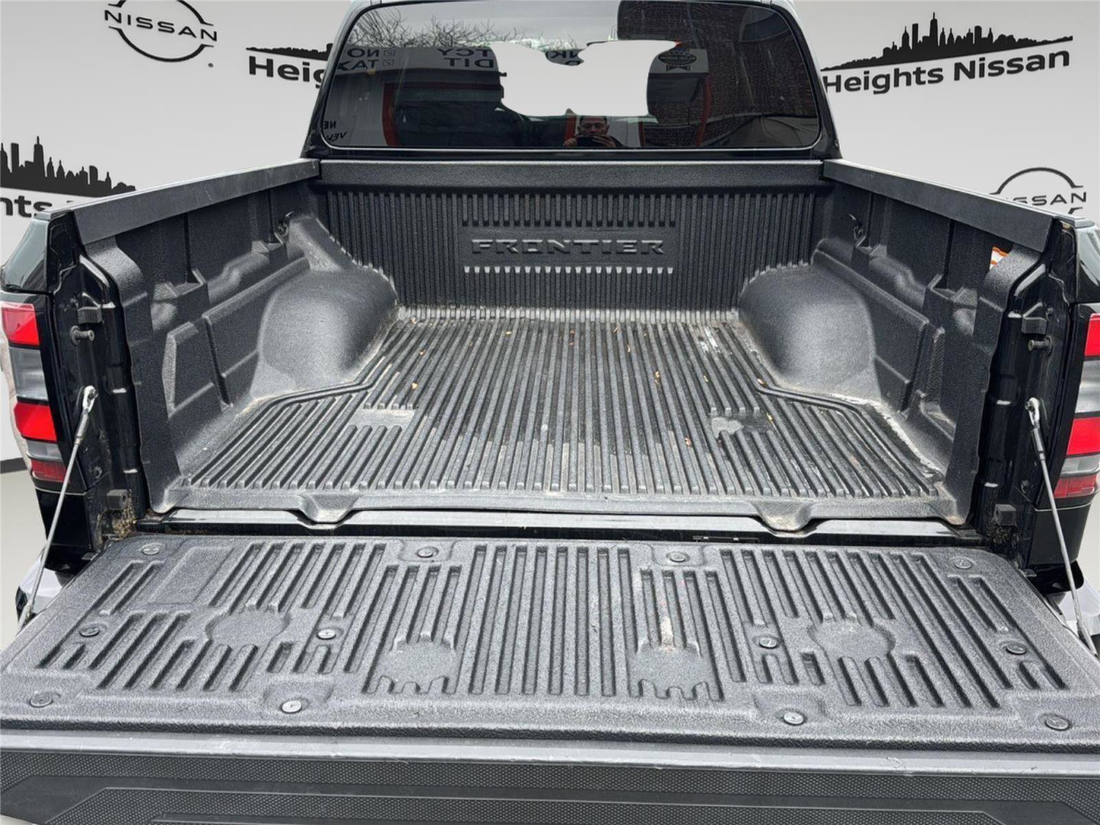 Used 2023 Nissan Frontier SV image 27