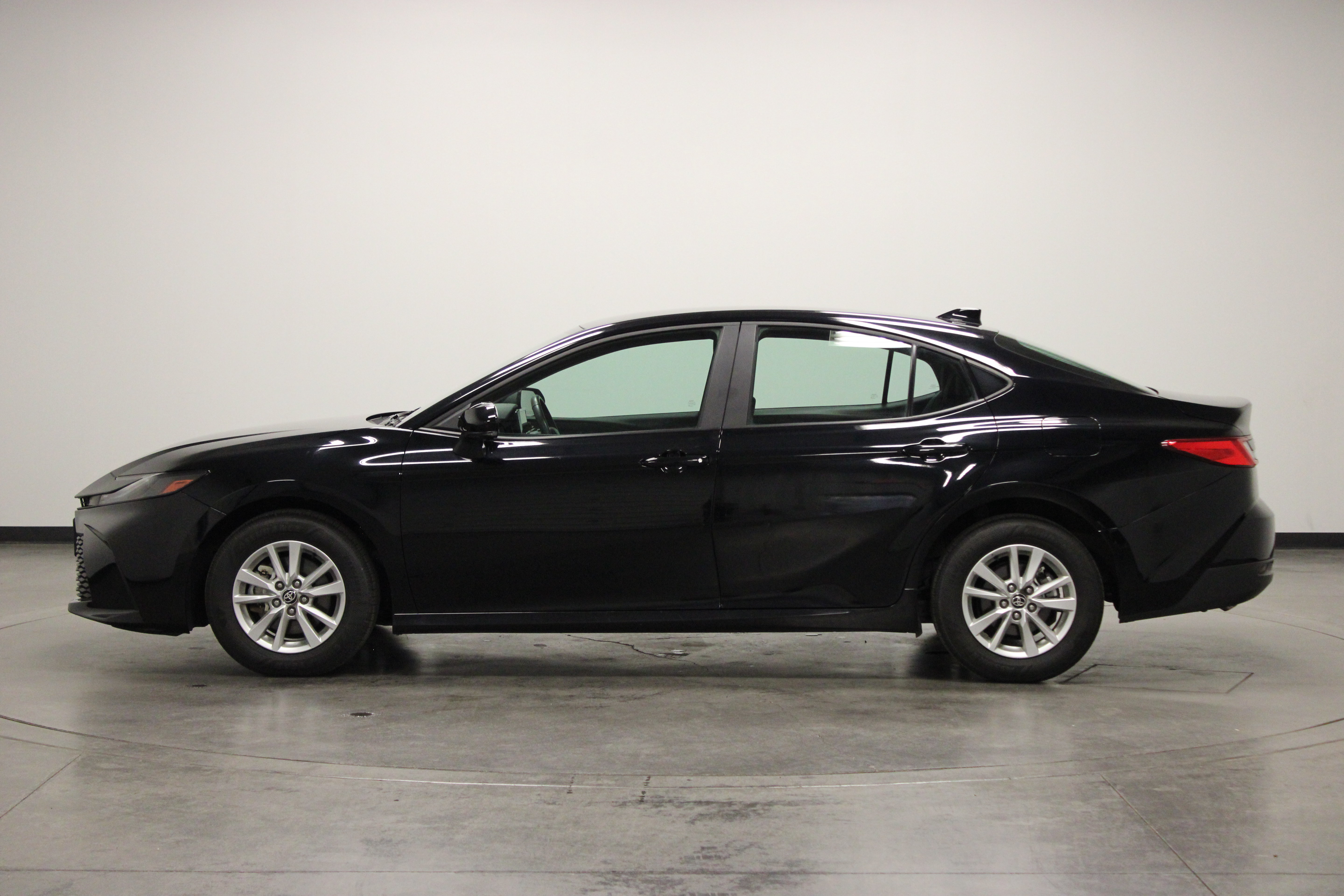 Used 2025 Toyota Camry LE w/ Convenience Package AWD/4WD image 5