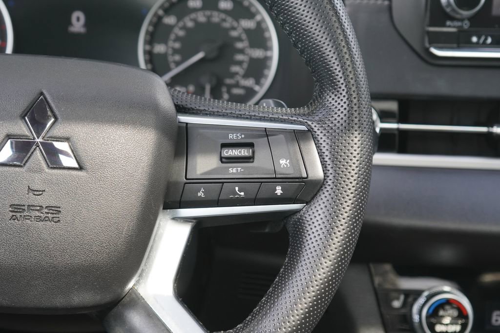 Used 2022 Mitsubishi Outlander SE AWD/4WD image 15
