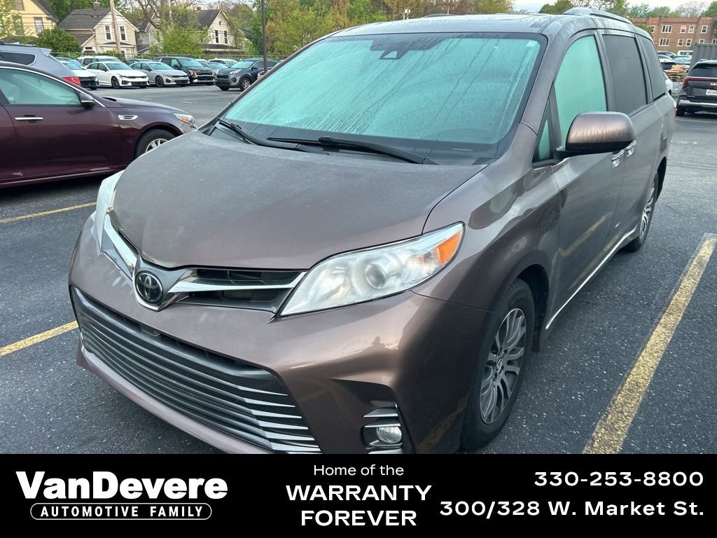 Used 2019 Toyota Sienna XLE w/ XLE Navigation Package FWD image 1
