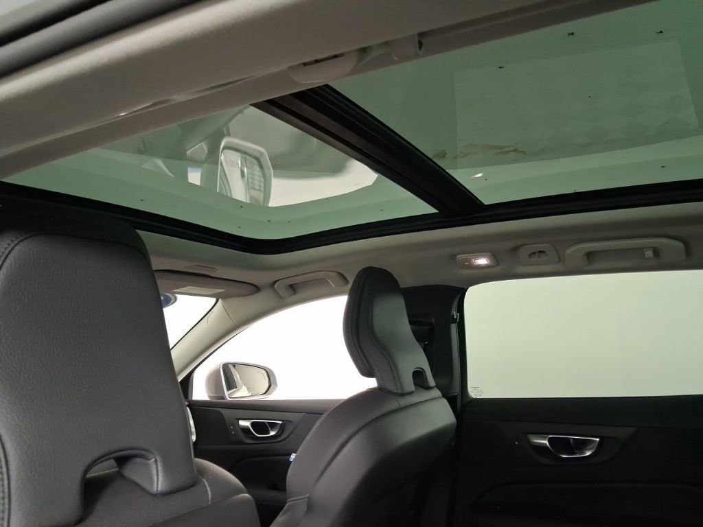 Certified 2025 Volvo V60 B5 Cross Country Plus AWD/4WD image 19