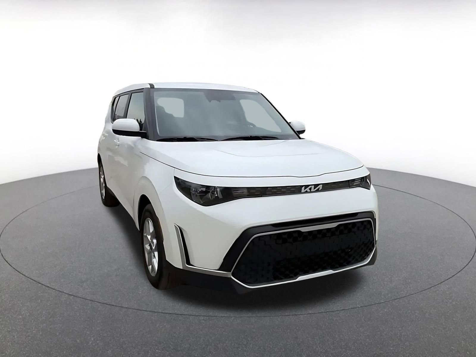 Used 2025 Kia Soul LX w/ LX Technology Package image 3