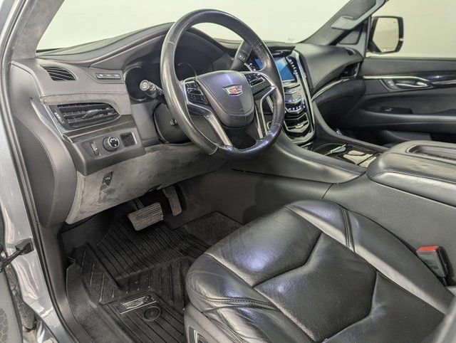 Used 2018 Cadillac Escalade Platinum image 16