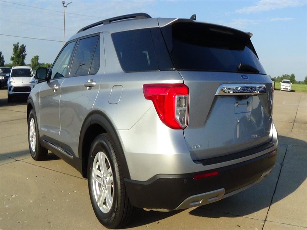 Used 2024 Ford Explorer XLT w/ Equipment Group 202A image 8