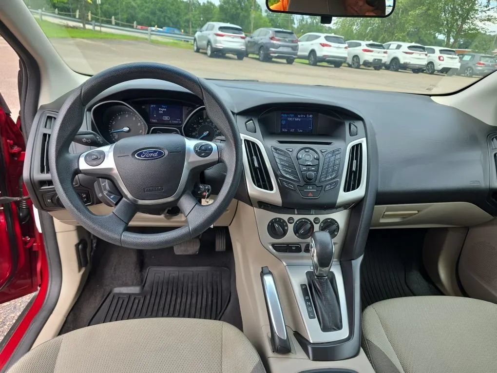 Used 2014 Ford Focus SE w/ SE Winter Package FWD image 13