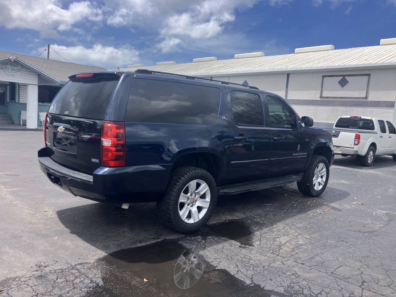 Used 2007 Chevrolet Suburban LT w/ LT Preferred Equipment Group RWD image 14
