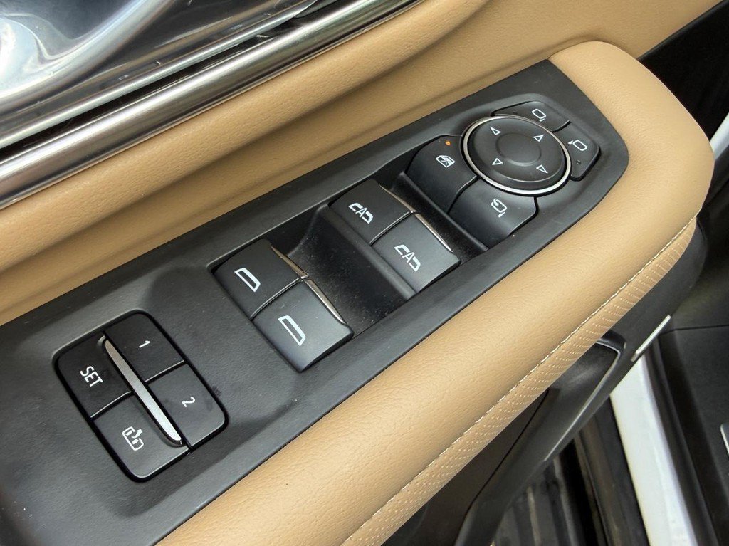 Used 2023 Chevrolet Tahoe Premier AWD/4WD image 16
