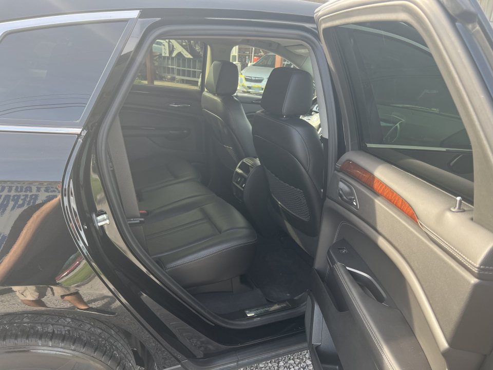 Used 2014 Cadillac SRX Luxury w/ Driver Awareness Package AWD/4WD image 17