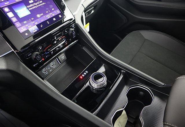 New 2025 Jeep Grand Cherokee Altitude image 15