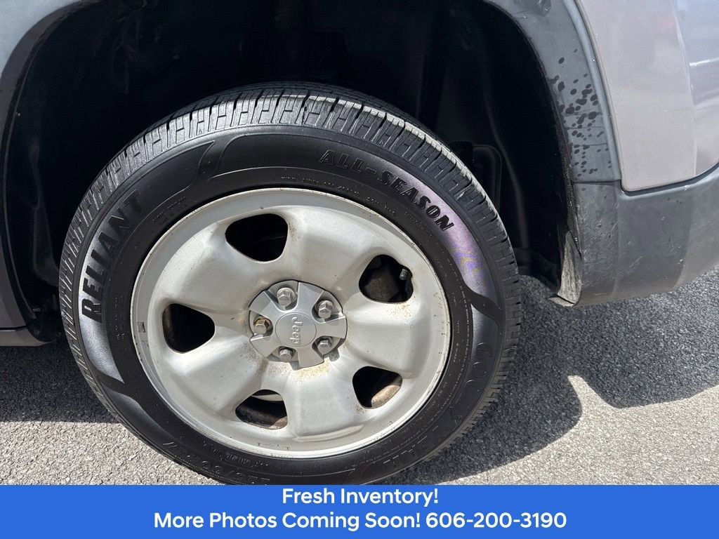Used 2014 Jeep Cherokee Sport FWD image 9