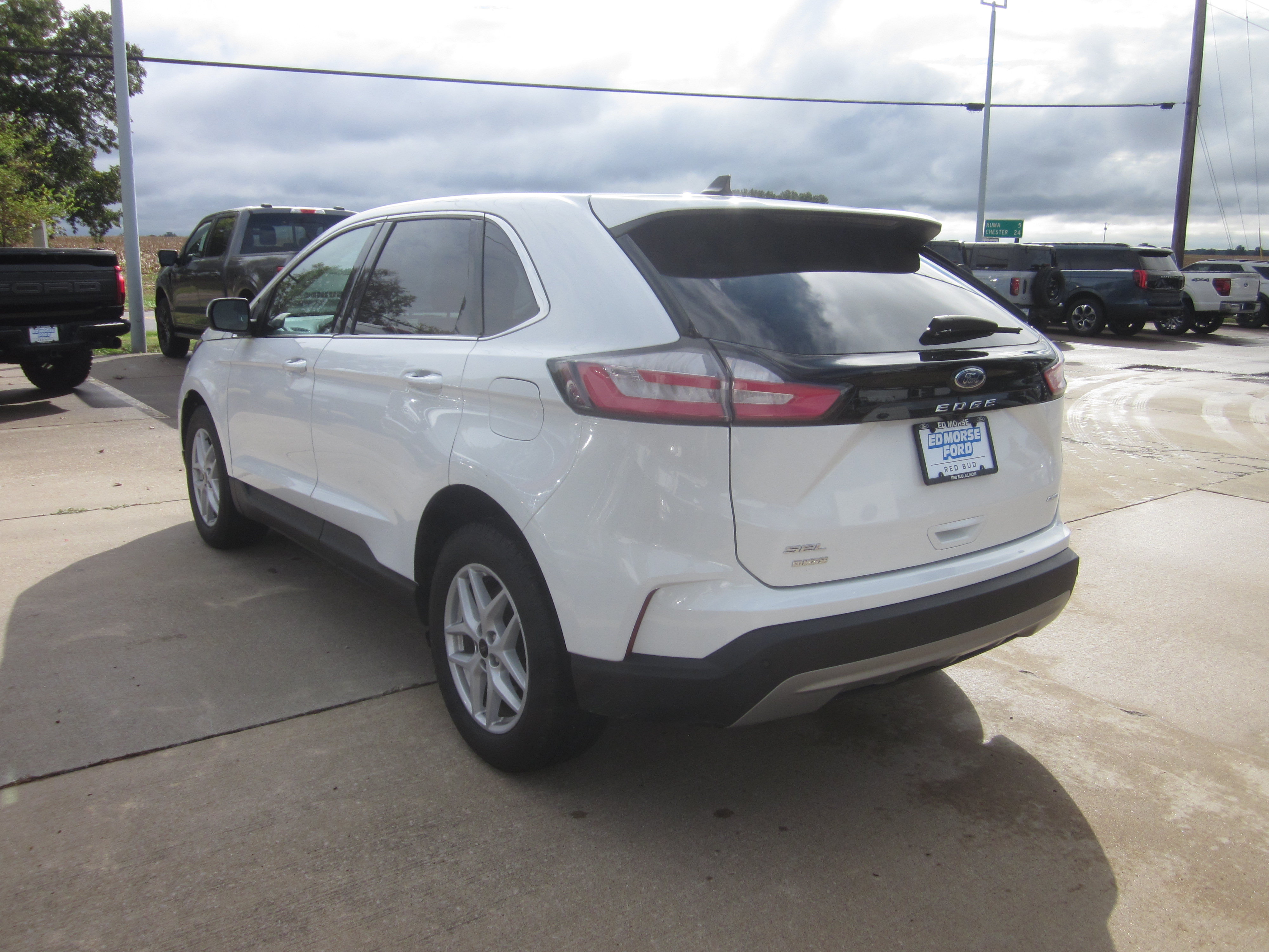 Used 2024 Ford Edge SEL w/ Convenience Package AWD/4WD image 4
