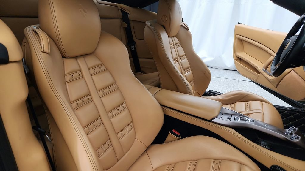 Used 2012 Ferrari California RWD image 23