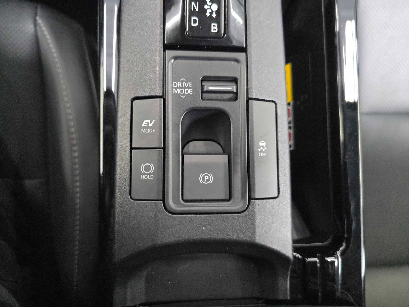 Used 2025 Toyota Prius XLE FWD image 34