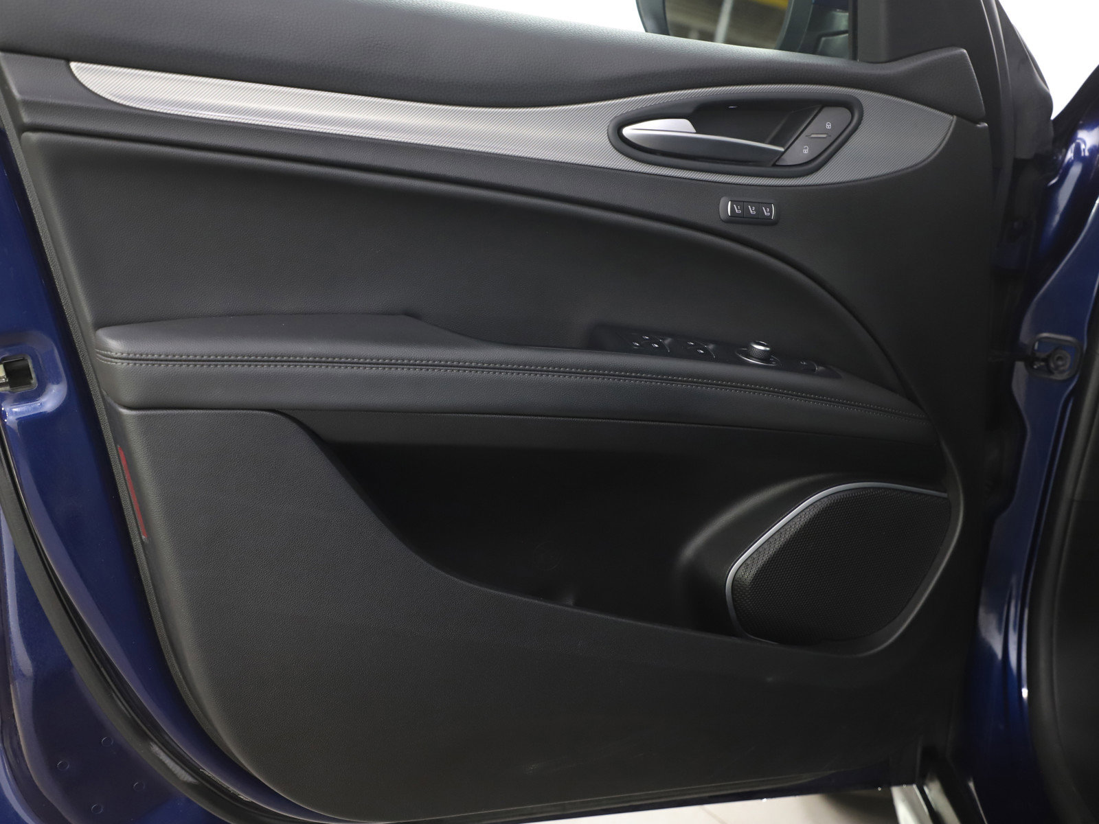 Used 2018 Alfa Romeo Stelvio Sport w/ Quick Order Package 22J Sport image 19