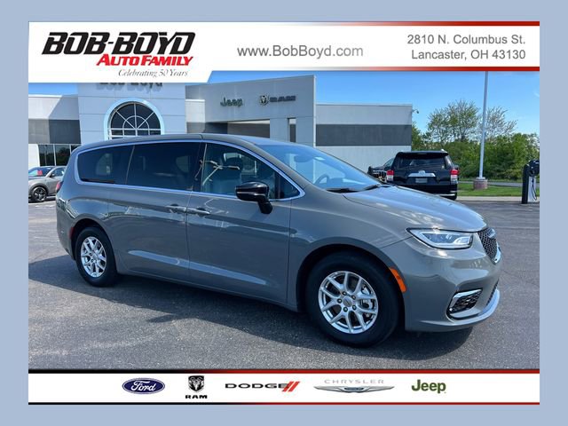Used 2025 Chrysler Pacifica Select