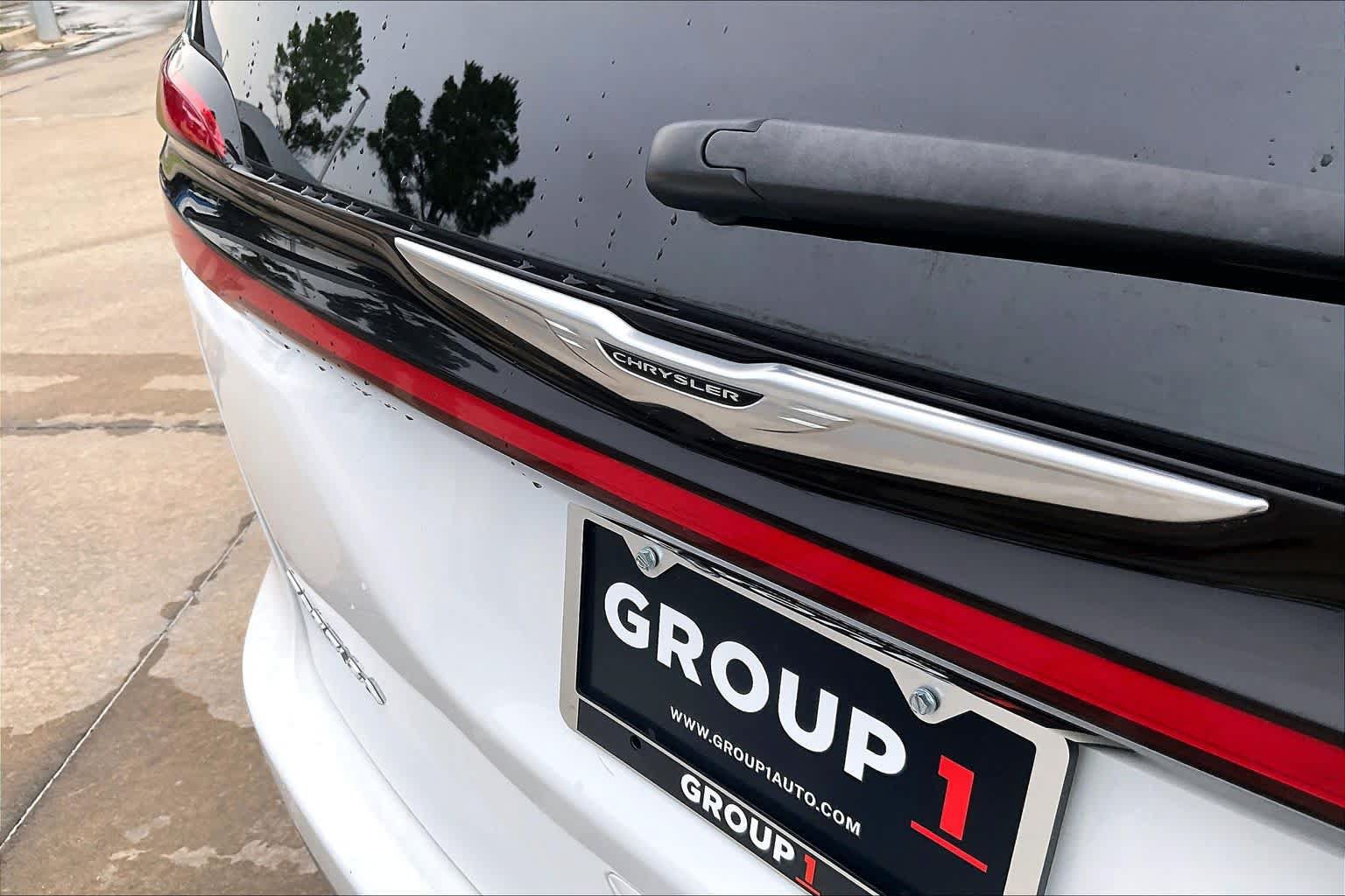 Used 2024 Chrysler Pacifica Touring-L FWD image 10