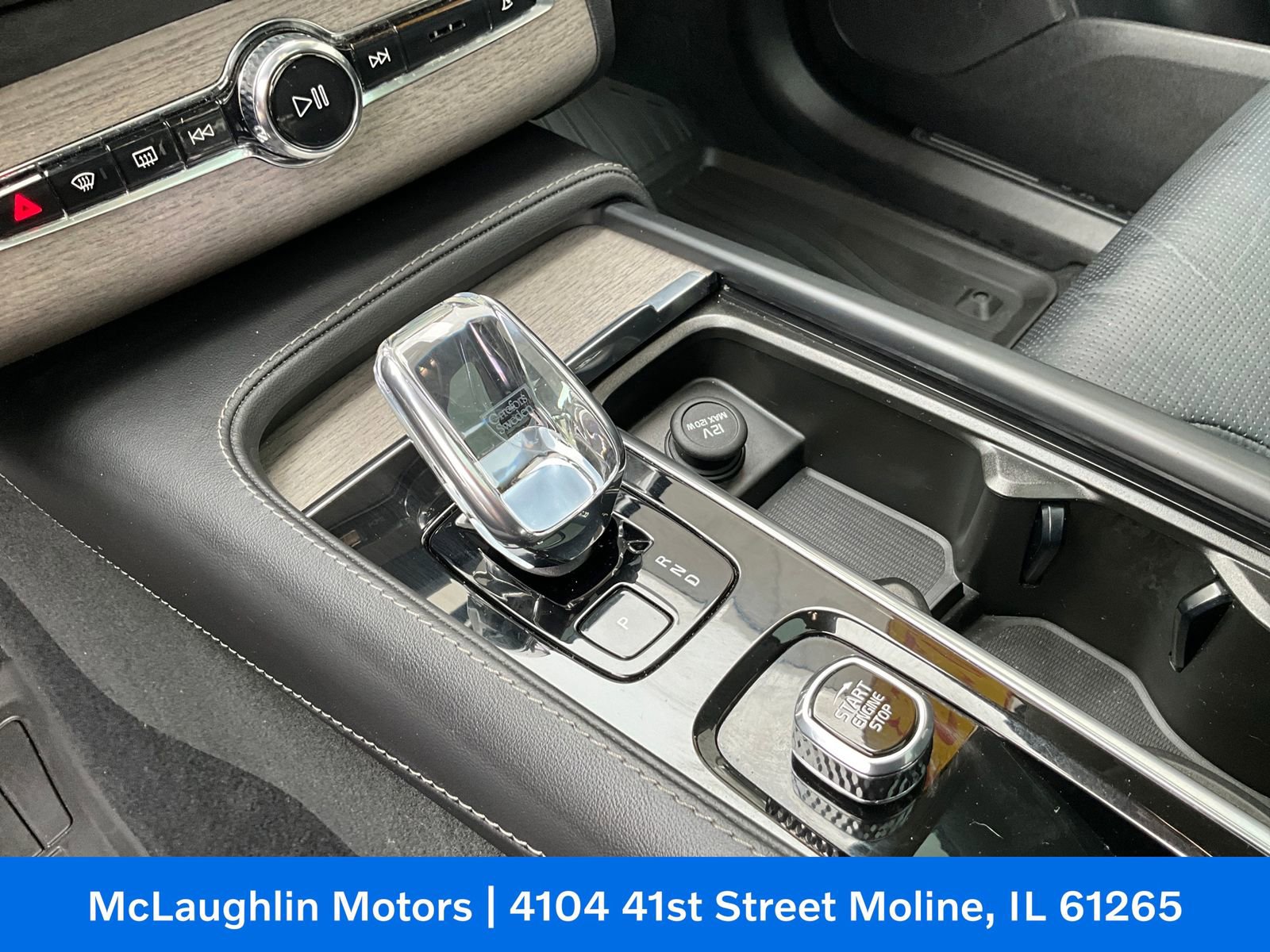 Certified 2023 Volvo XC90 B6 Ultimate w/ Protection Package Premier image 27