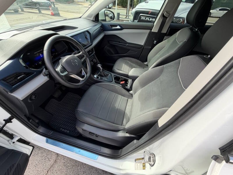 Used 2023 Volkswagen Taos SE FWD image 12