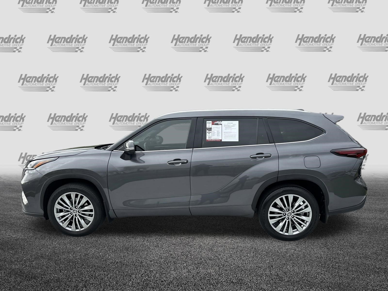 Used 2024 Toyota Highlander Platinum image 7