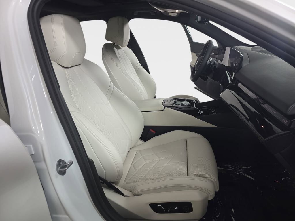 Used 2026 BMW 530i xDrive w/ Premium Package image 11