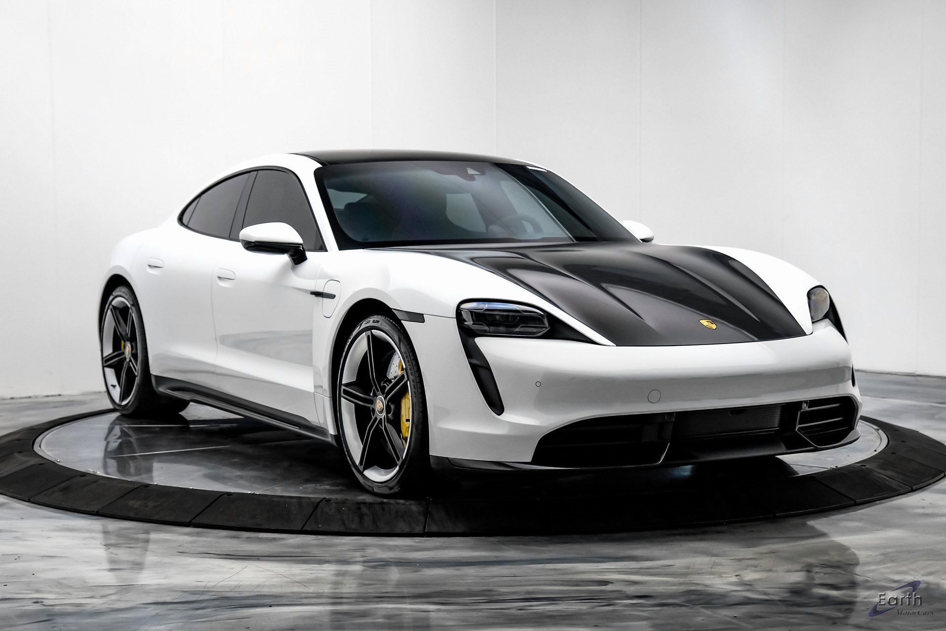 Used 2020 Porsche Taycan Turbo S image 19