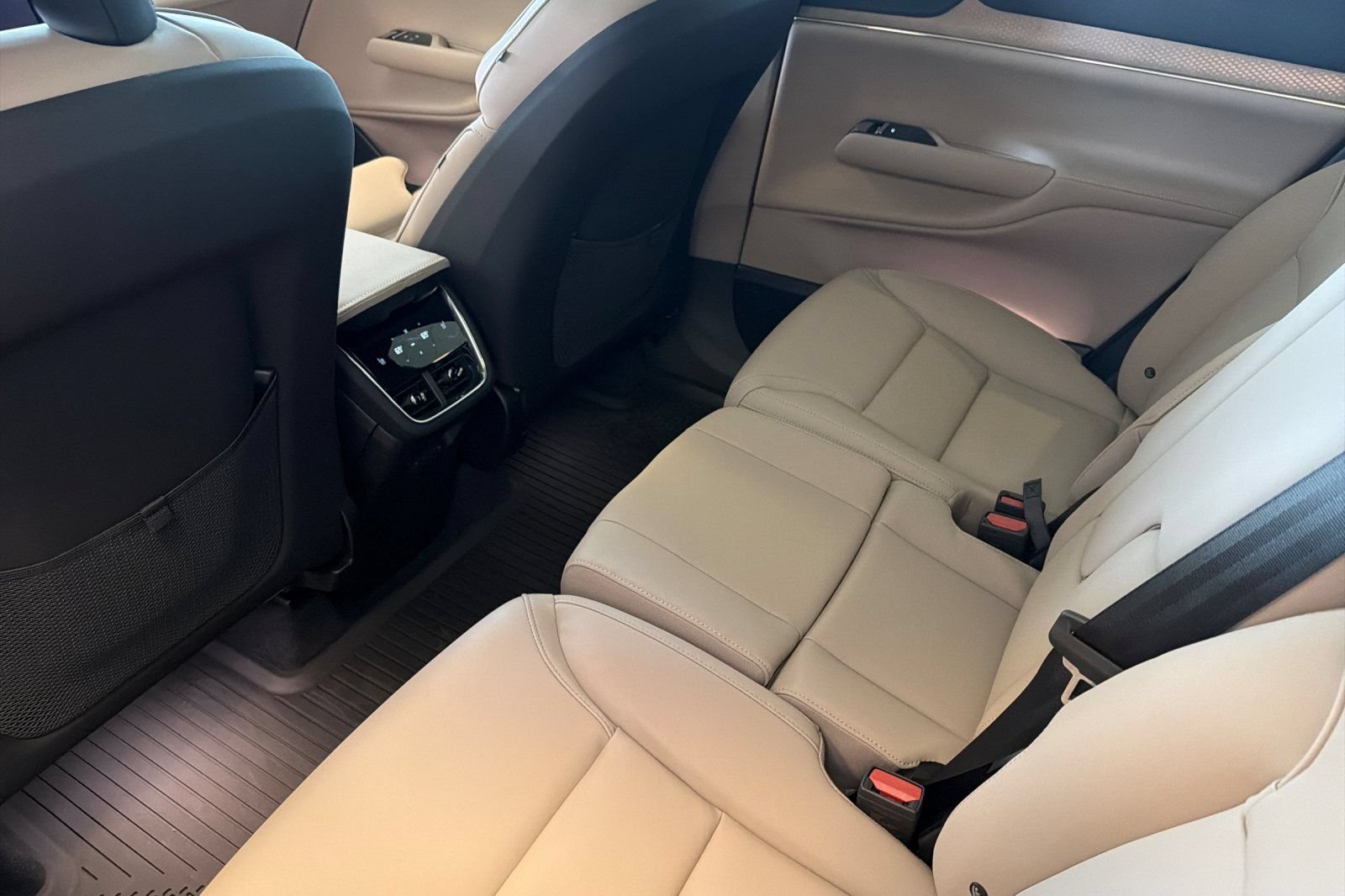 New 2026 Volvo EX90 Plus RWD image 12
