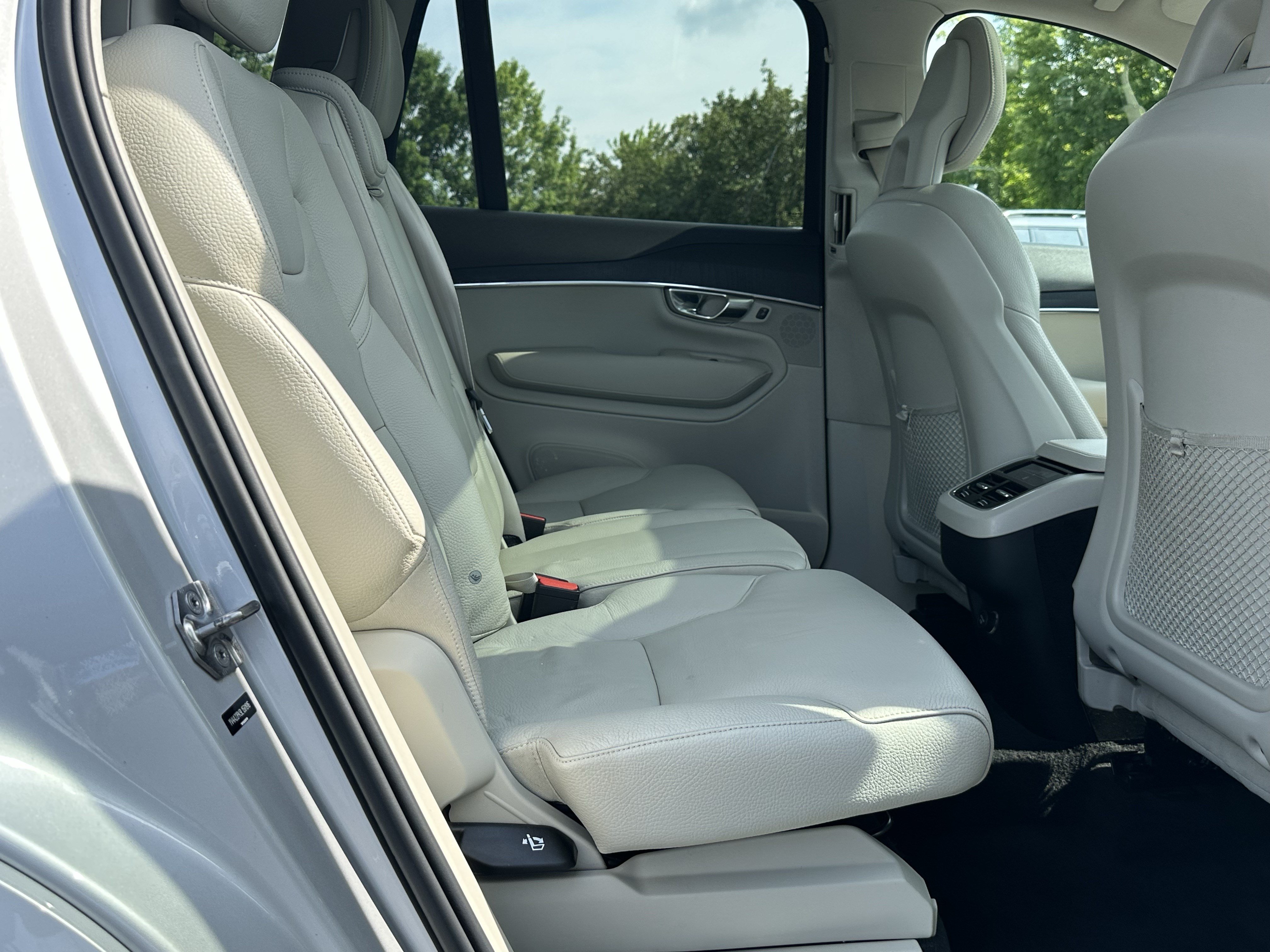 Used 2020 Volvo XC90 T6 Momentum AWD/4WD image 15