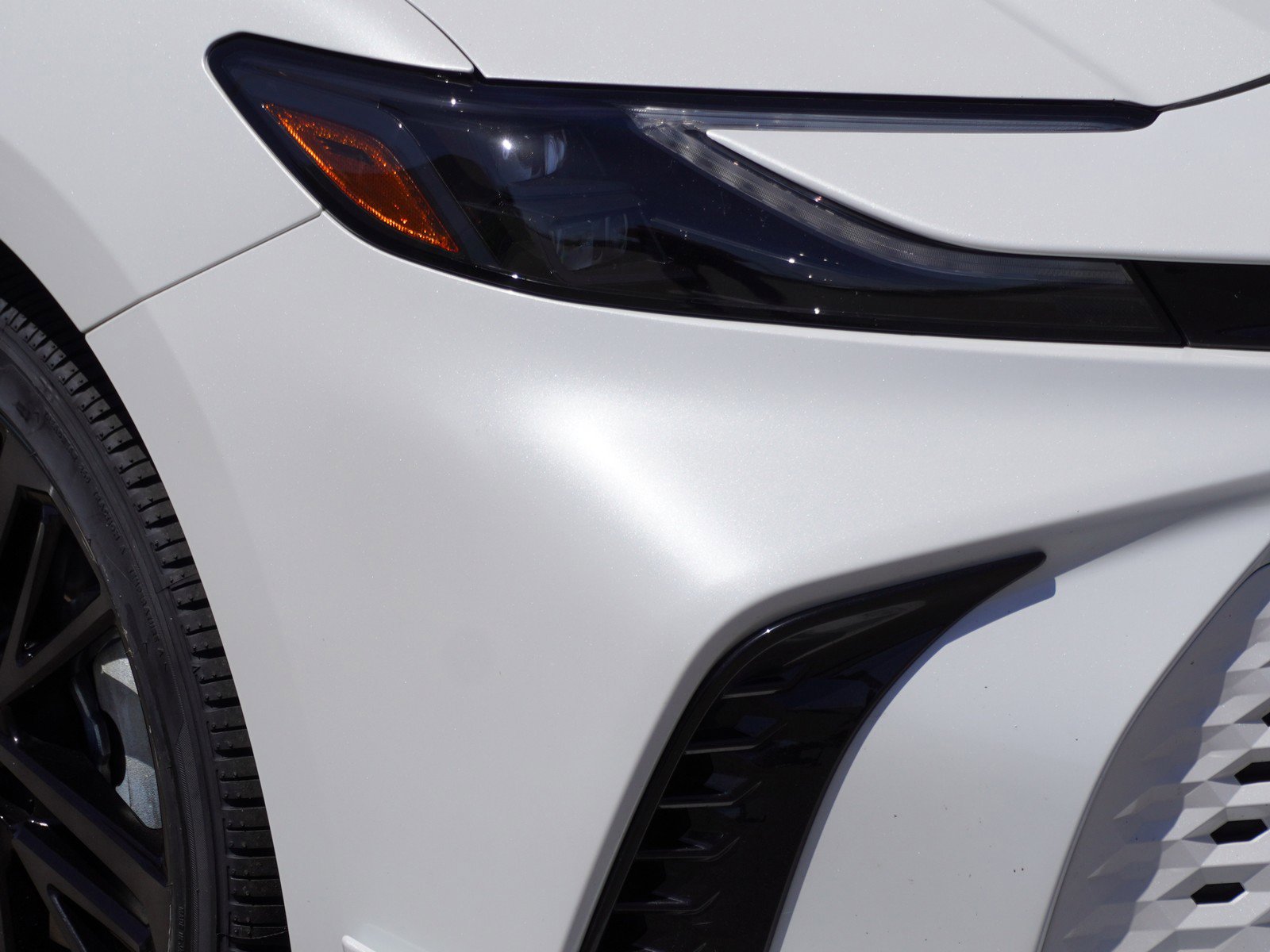 Used 2025 Toyota Camry XSE AWD/4WD image 3