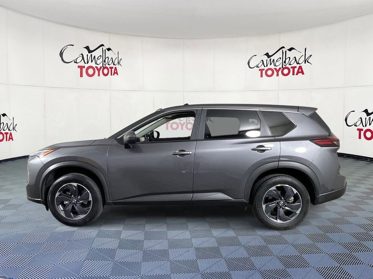 Used 2025 Nissan Rogue SV FWD image 4