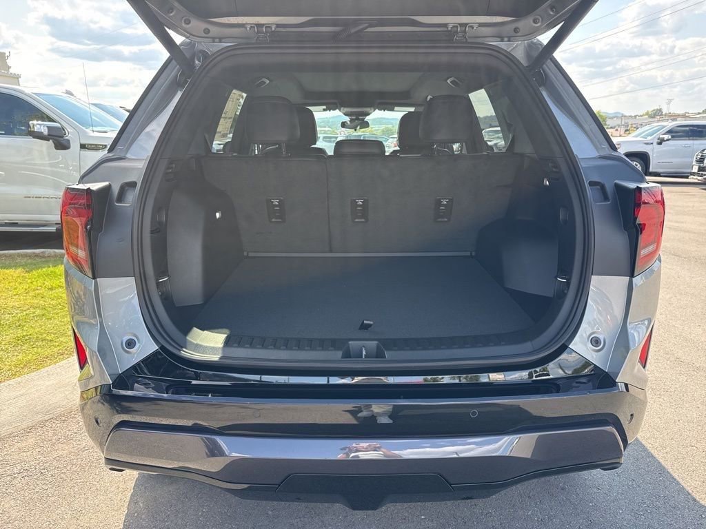 New 2026 GMC Terrain AT4 w/ LPO, Black Badging Package image 32
