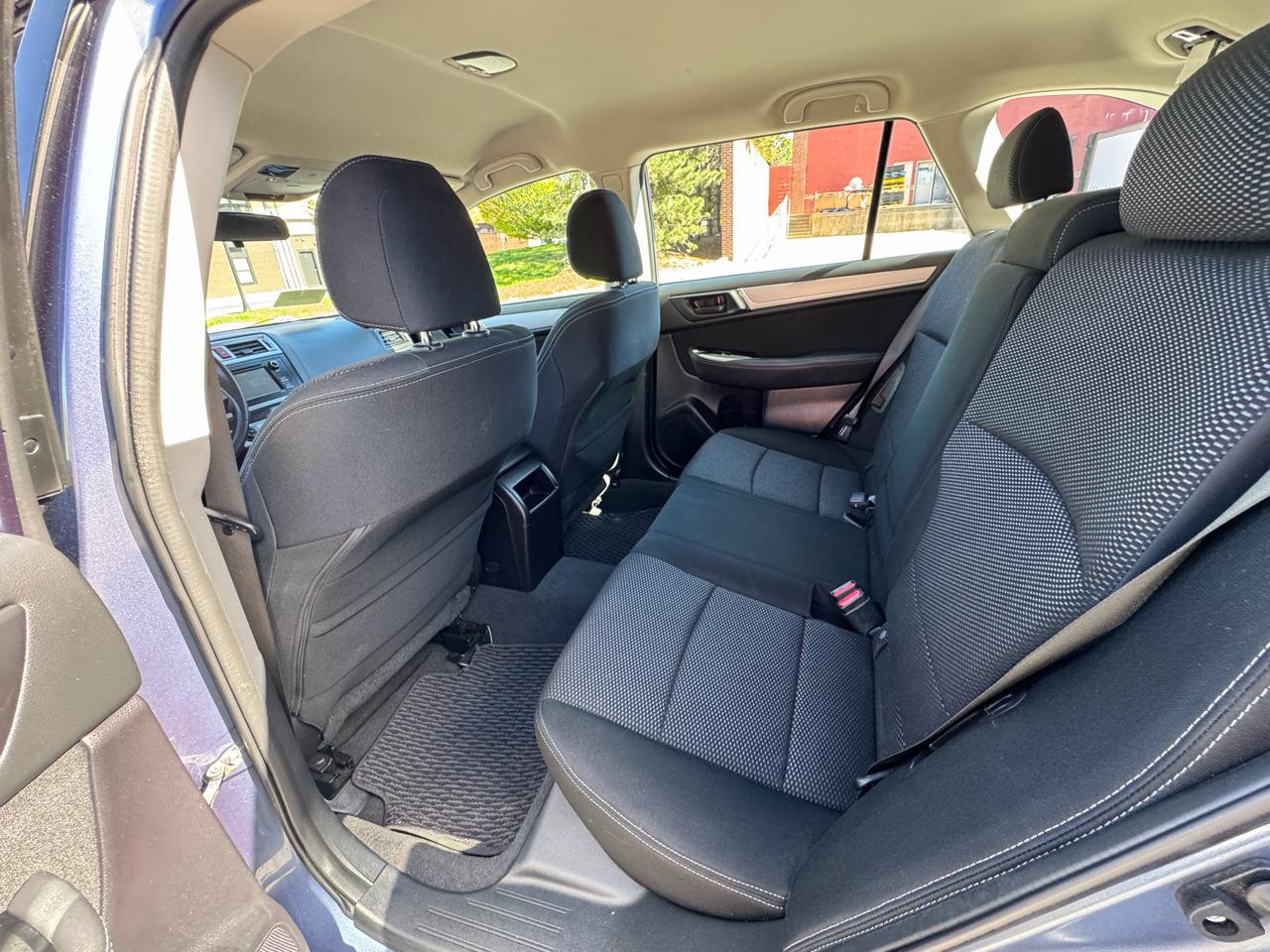 Used 2017 Subaru Outback 2.5i AWD/4WD image 9