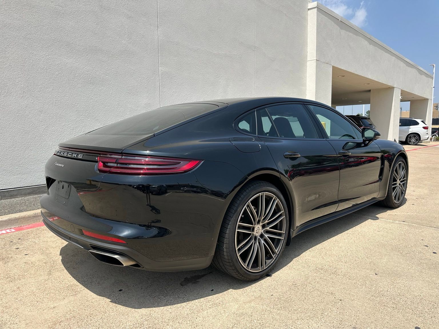 Used 2017 Porsche Panamera 4 AWD/4WD image 8